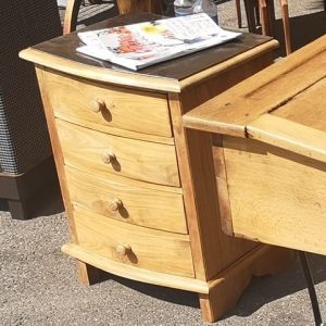La Table aux Quatre Tiroirs