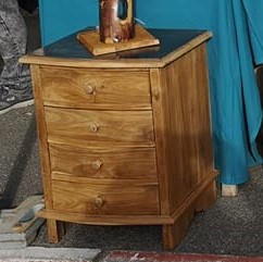 La Table aux Quatre Tiroirs