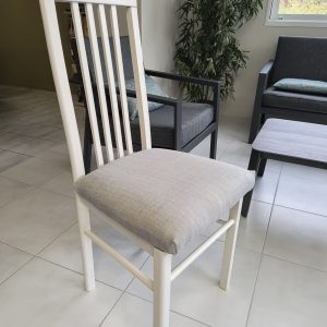 Les Trois Chaises Modernisées